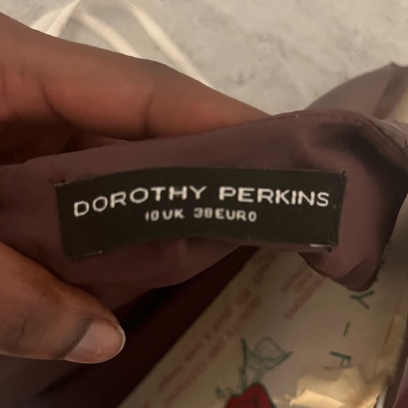 A beautiful burgundy party dress. - Picture 3 of 4